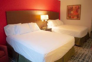 Baymont By Wyndham Ferndale/Royal Oak Hotel Room photo