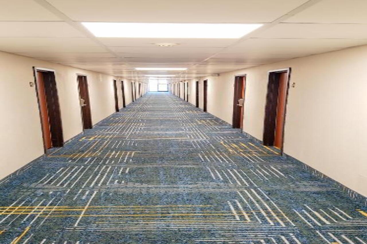 Baymont By Wyndham Ferndale/Royal Oak Hotel Exterior photo