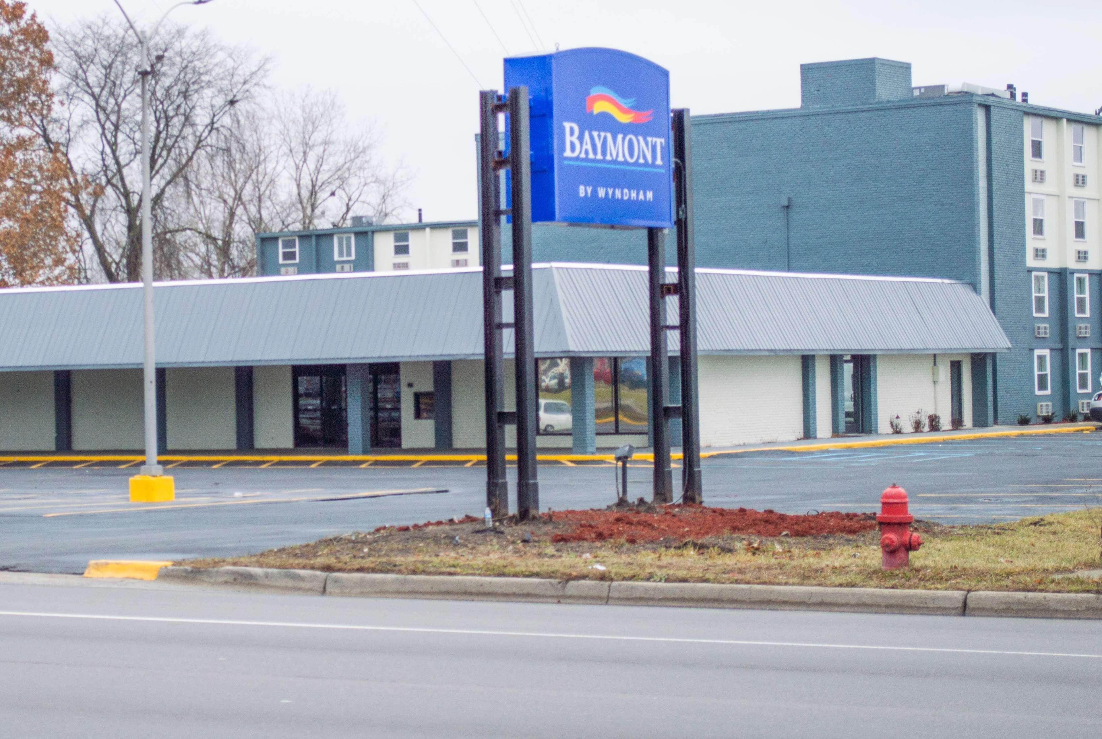Baymont By Wyndham Ferndale/Royal Oak Hotel Exterior photo
